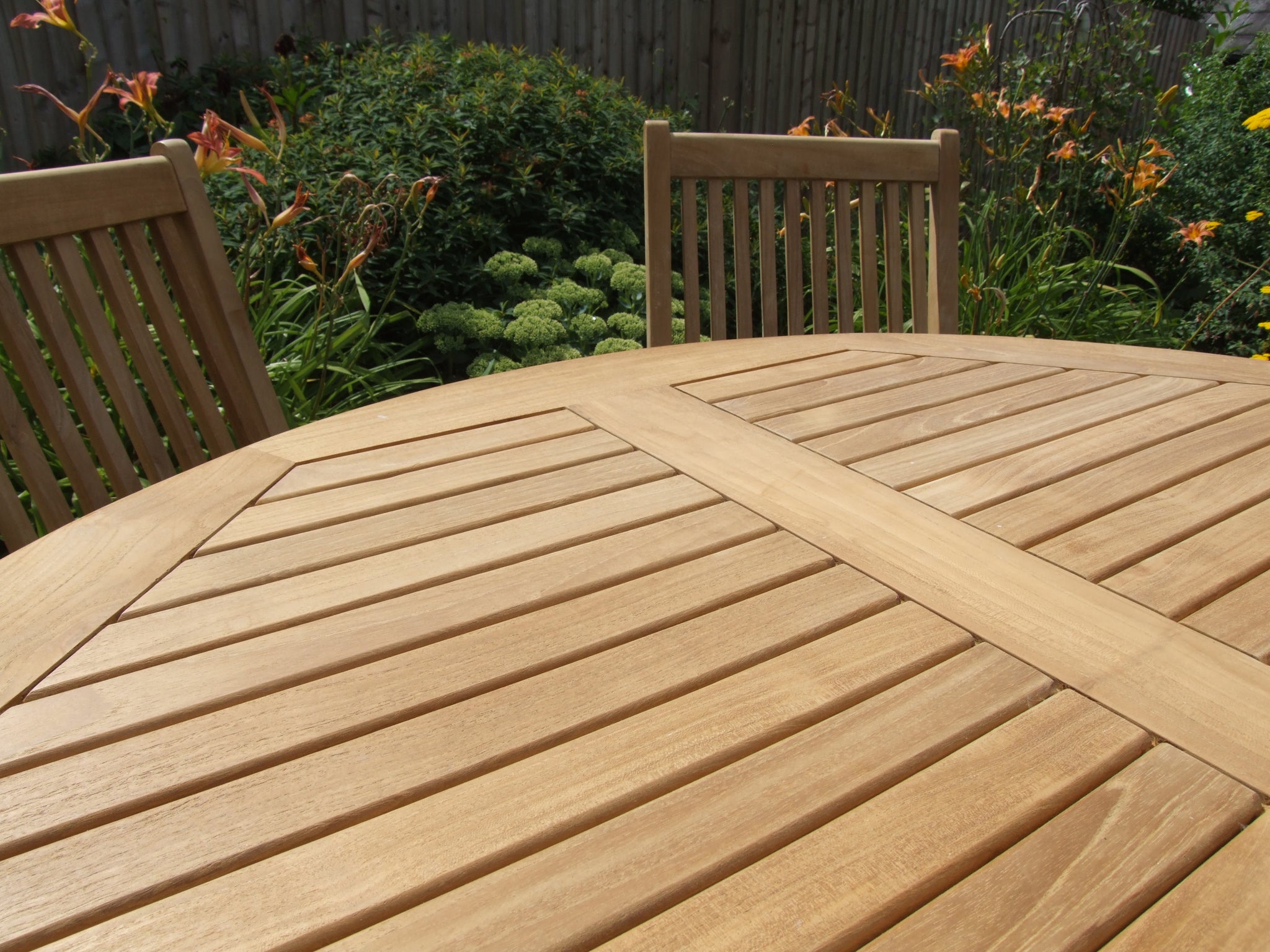 Garden Teak Round Table