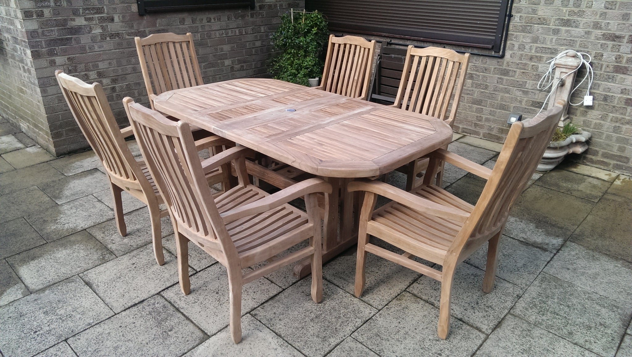 Teak Deluxe Extending Patio Garden Furniture Table and Kensington Carver Chair Set