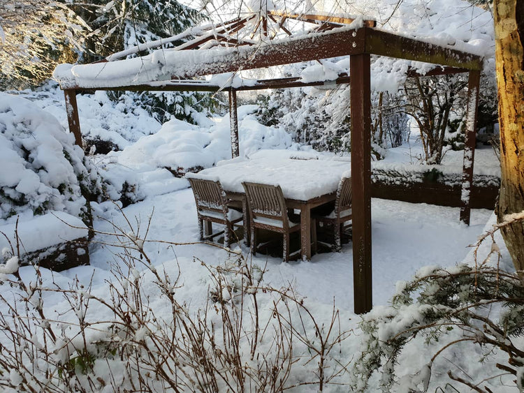 Can You Leave Teak Garden Furniture Outside in Winter?
