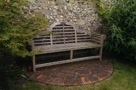 <p><a href="/products/lutyens-teak-bench-seat" title="Lutyens Teak Garden Bench">Lutyens Bench </a></p>