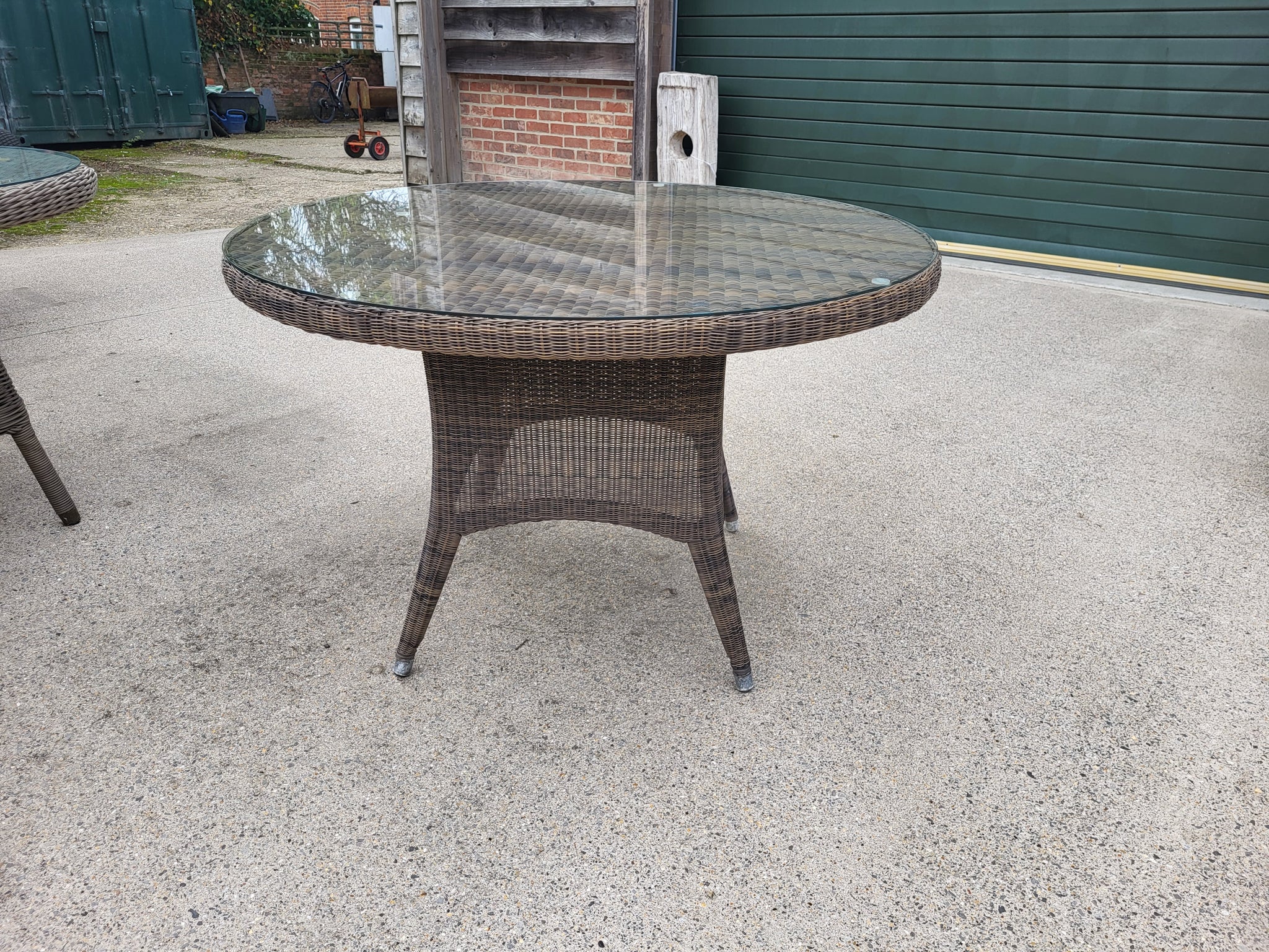 SALE - Round Garden Rattan Wicker Table with glass 120cm (FSPUVRT4)