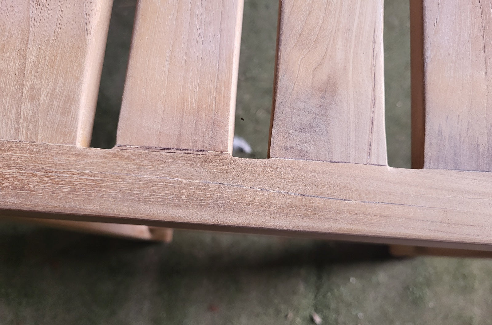 Chic Teak backless garden bench - close up of imperfection for discounted item