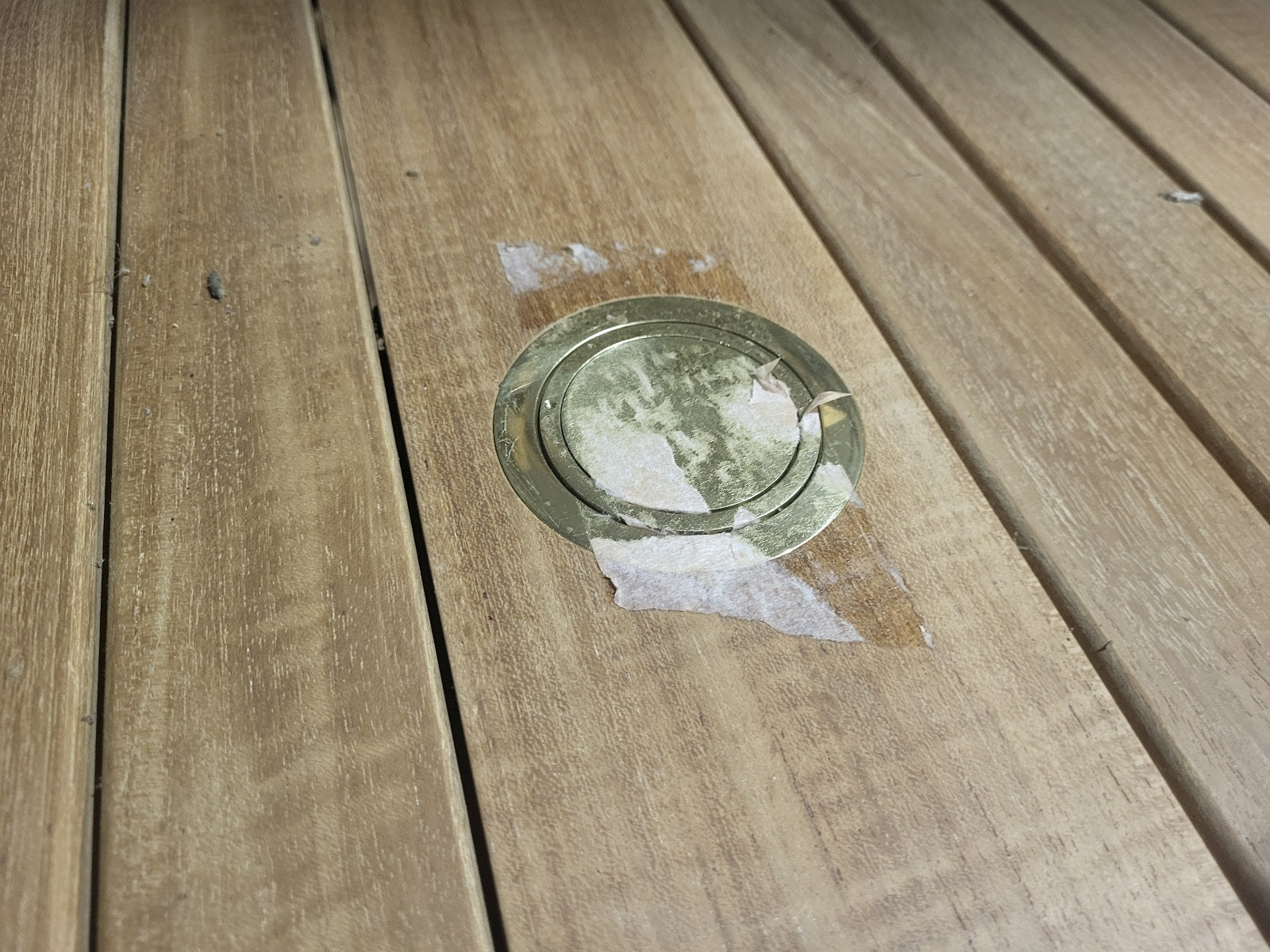 SALE - Round Pedestal Table 120cm with parasol hole (26001)