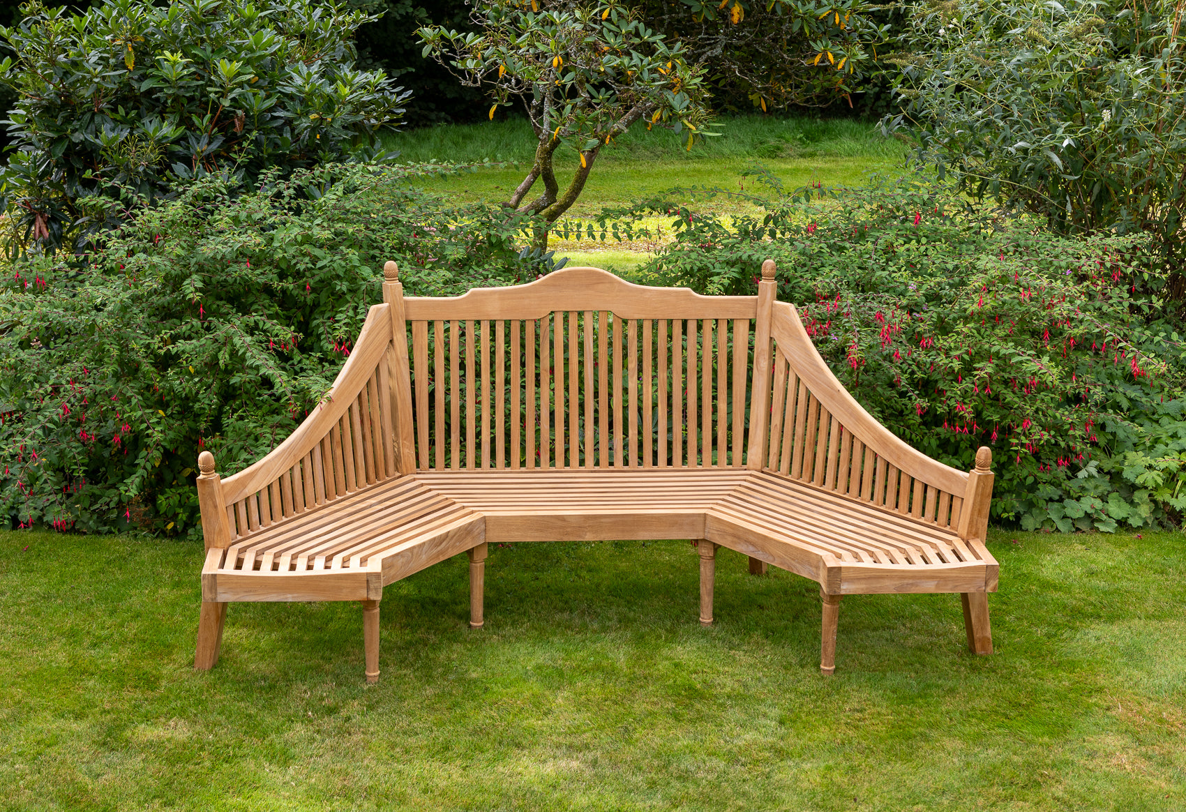 Chic Teak curved bench
